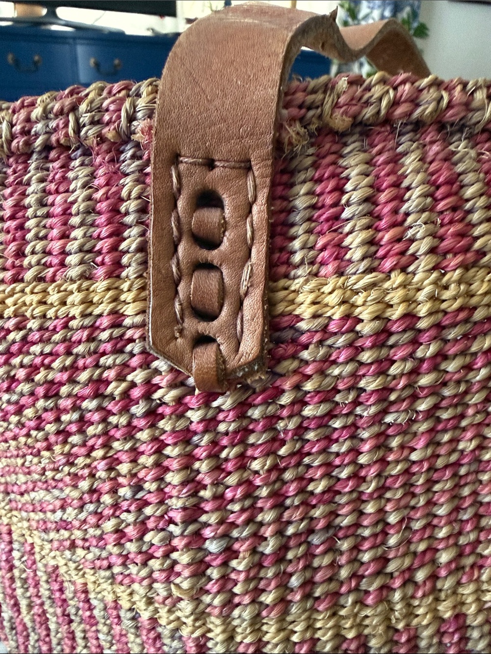 Vintage Handwoven Sisal Market Tote Pink Natural Leather Handles Boho Basket Bag - Picture 5 of 11
